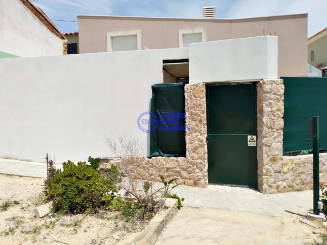 Moradia T4 para Venda em Armação de Pera Foto 33