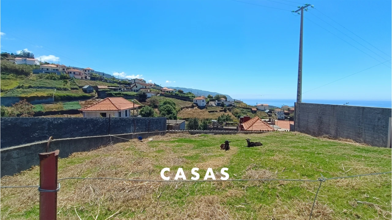 Terreno para Venda em Canhas Foto 1