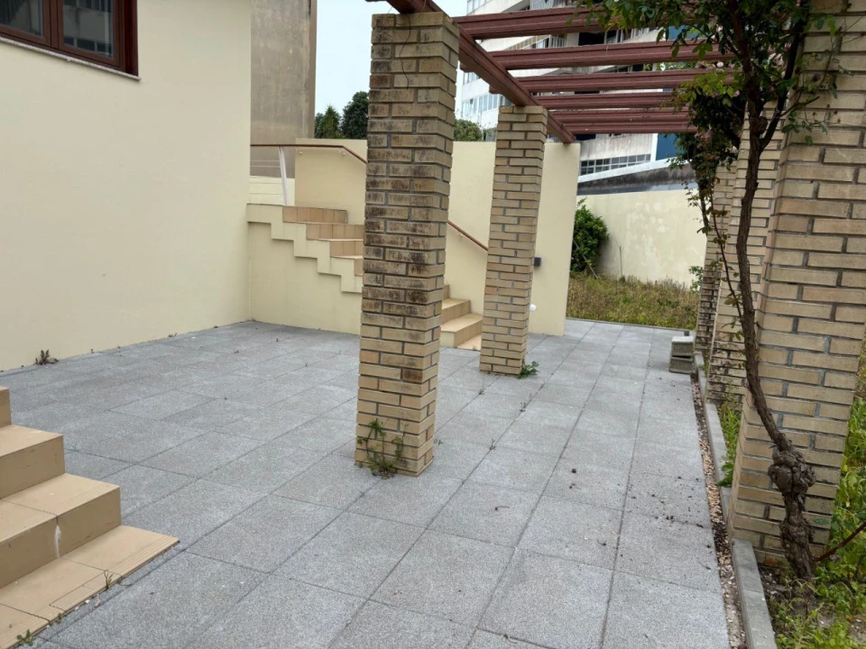 Moradia T4 para Arrendamento em Arcozelo Foto 2