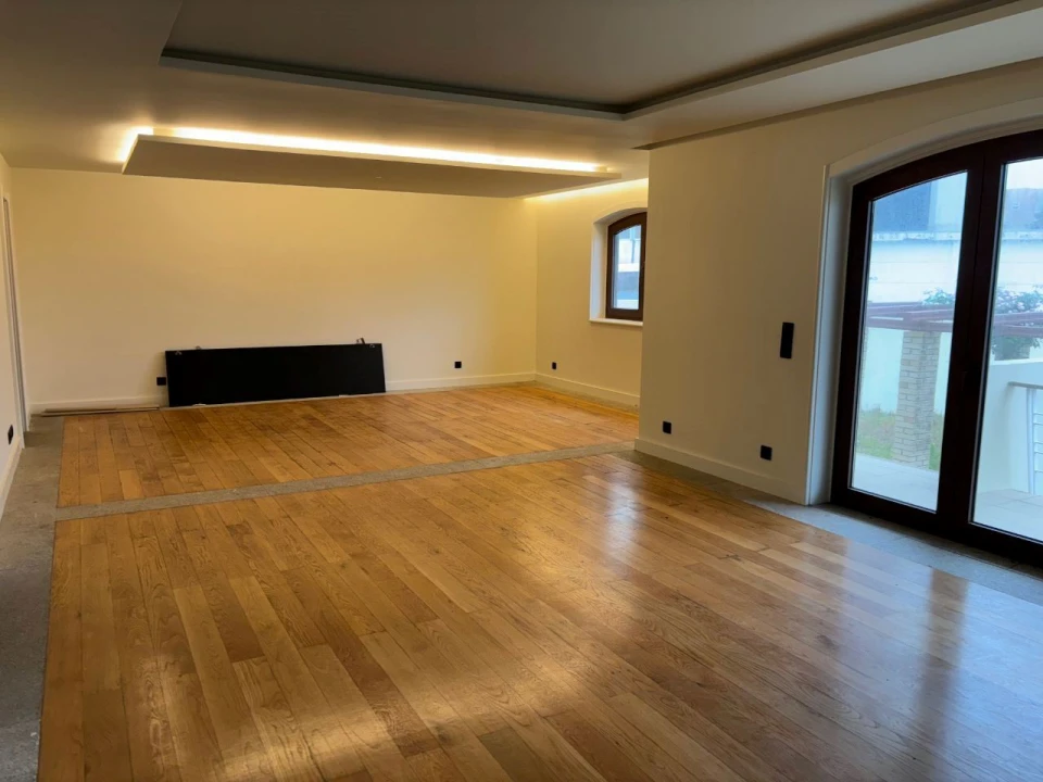 Moradia T4 para Arrendamento em Arcozelo Foto 12