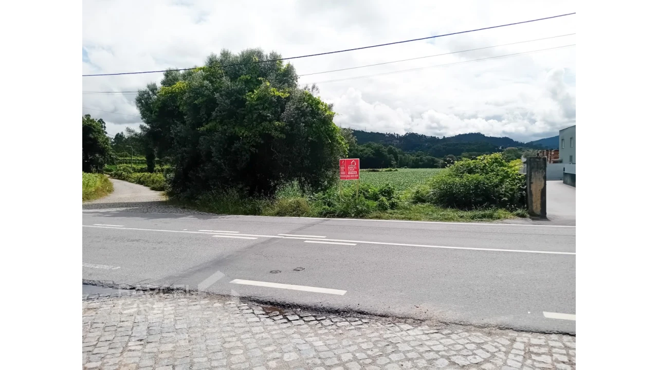 Terreno para Venda em Balugães Foto 1