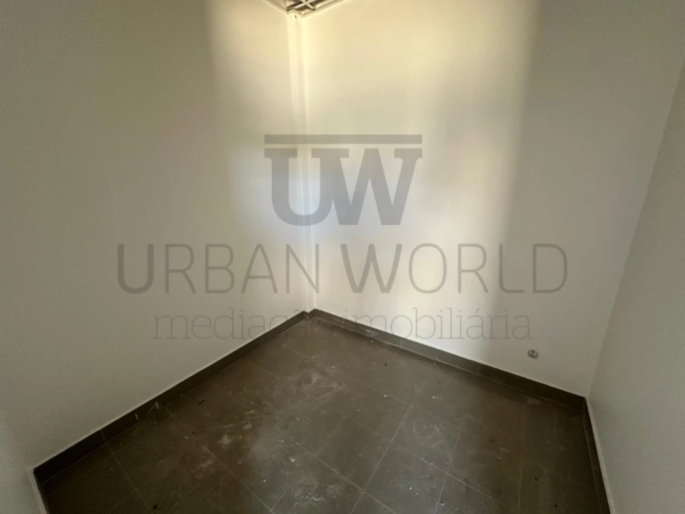 Armazém para Venda em Arruda dos Vinhos Foto 6