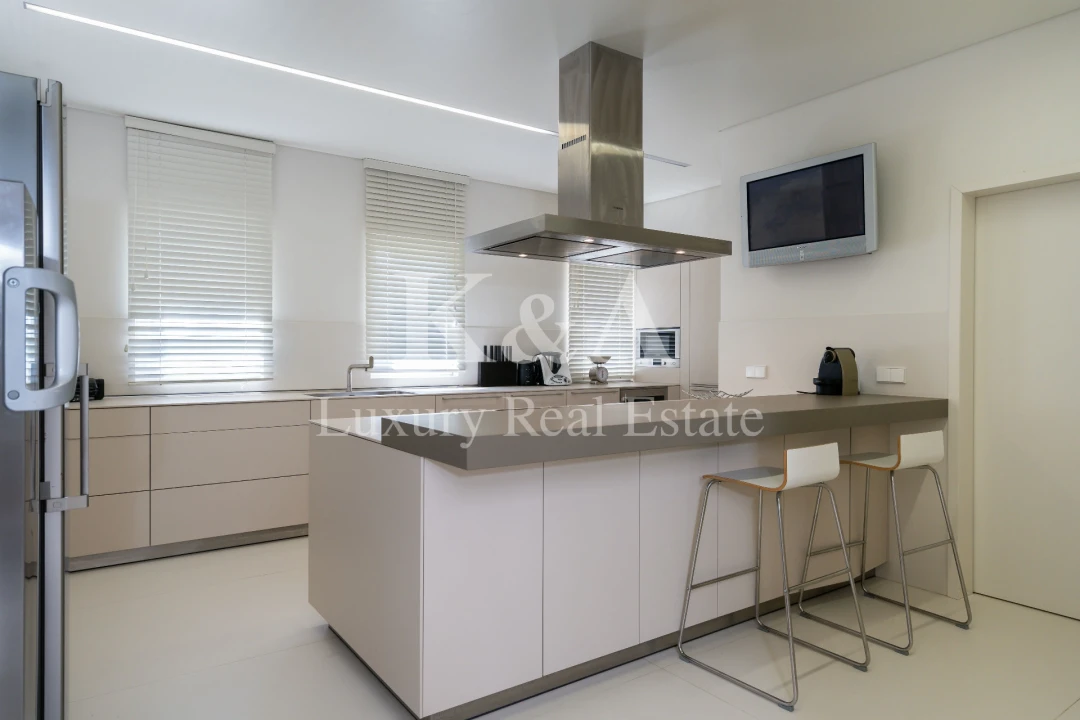 Moradia T7 para Venda em Almancil Foto 9