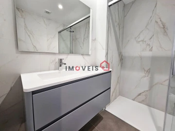 Apartamento T4 para Venda em Parceiros e Azoia