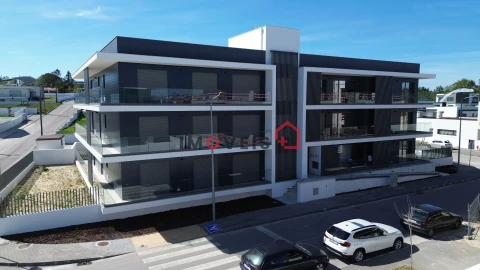 Apartamento T4 para Venda em Parceiros e Azoia