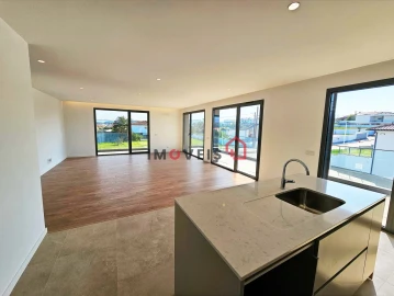 Apartamento T4 para Venda em Parceiros e Azoia