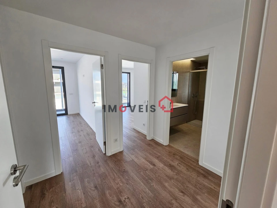 Apartamento T4 para Venda em Parceiros e Azoia Foto 5