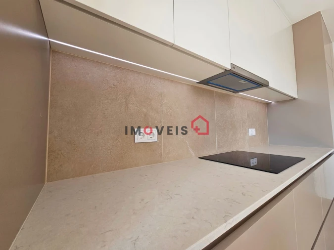 Apartamento T4 para Venda em Parceiros e Azoia Foto 4