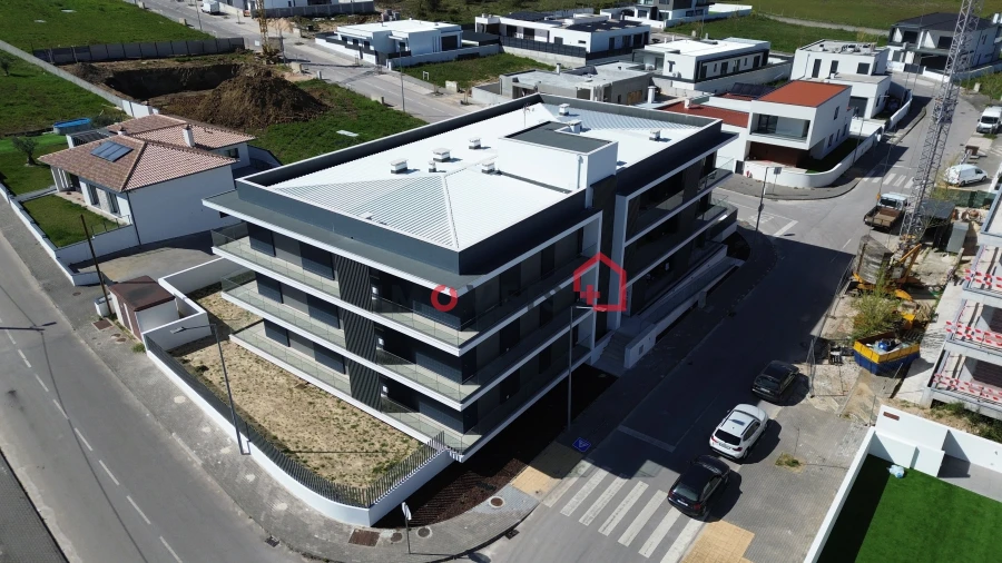 Apartamento T4 para Venda em Parceiros e Azoia Foto 11