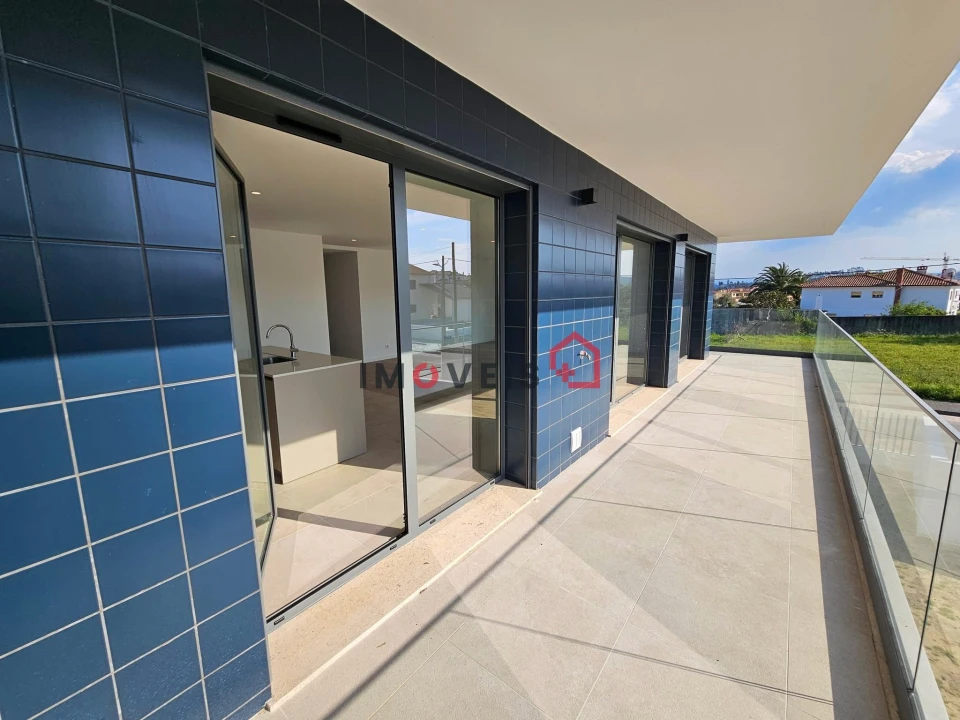 Apartamento T4 para Venda em Parceiros e Azoia Foto 10