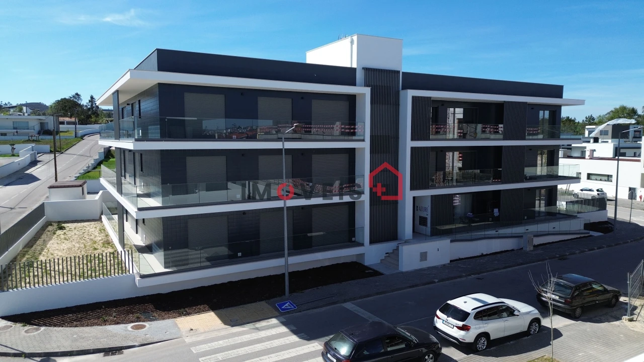 Apartamento T4 para Venda em Parceiros e Azoia Foto 15