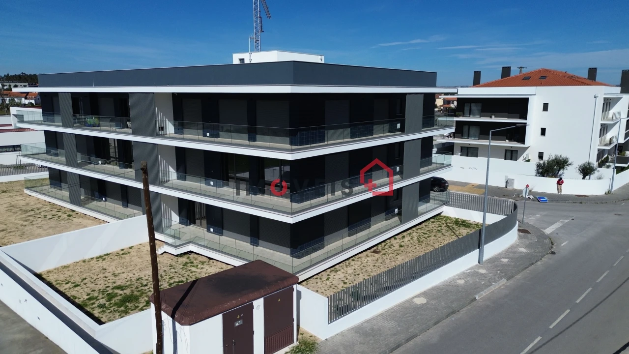 Apartamento T4 para Venda em Parceiros e Azoia Foto 14