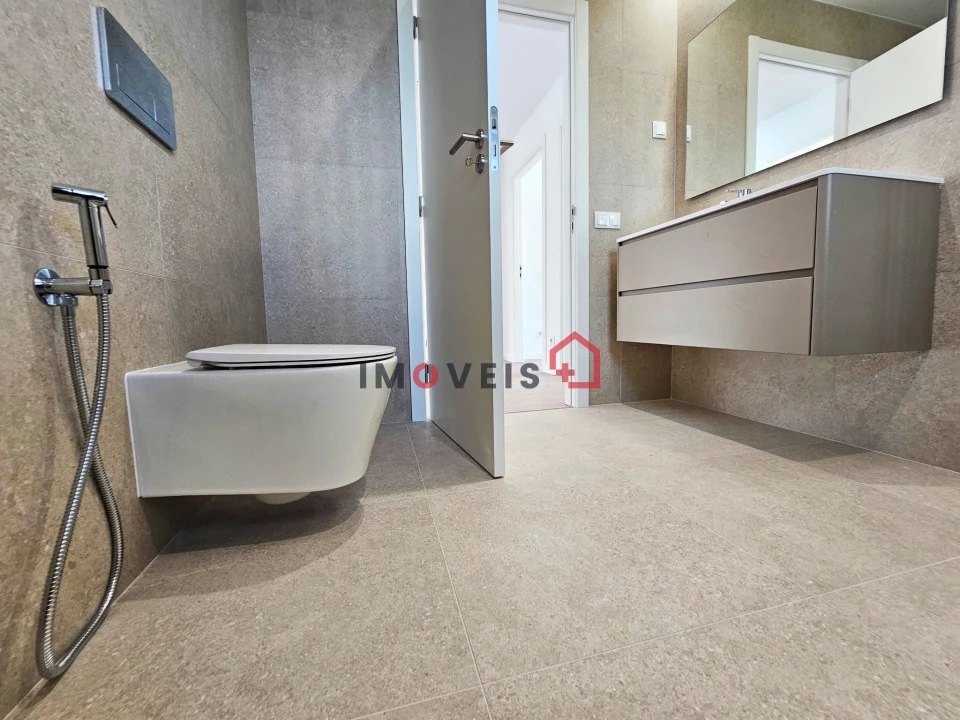 Apartamento T4 para Venda em Parceiros e Azoia Foto 8