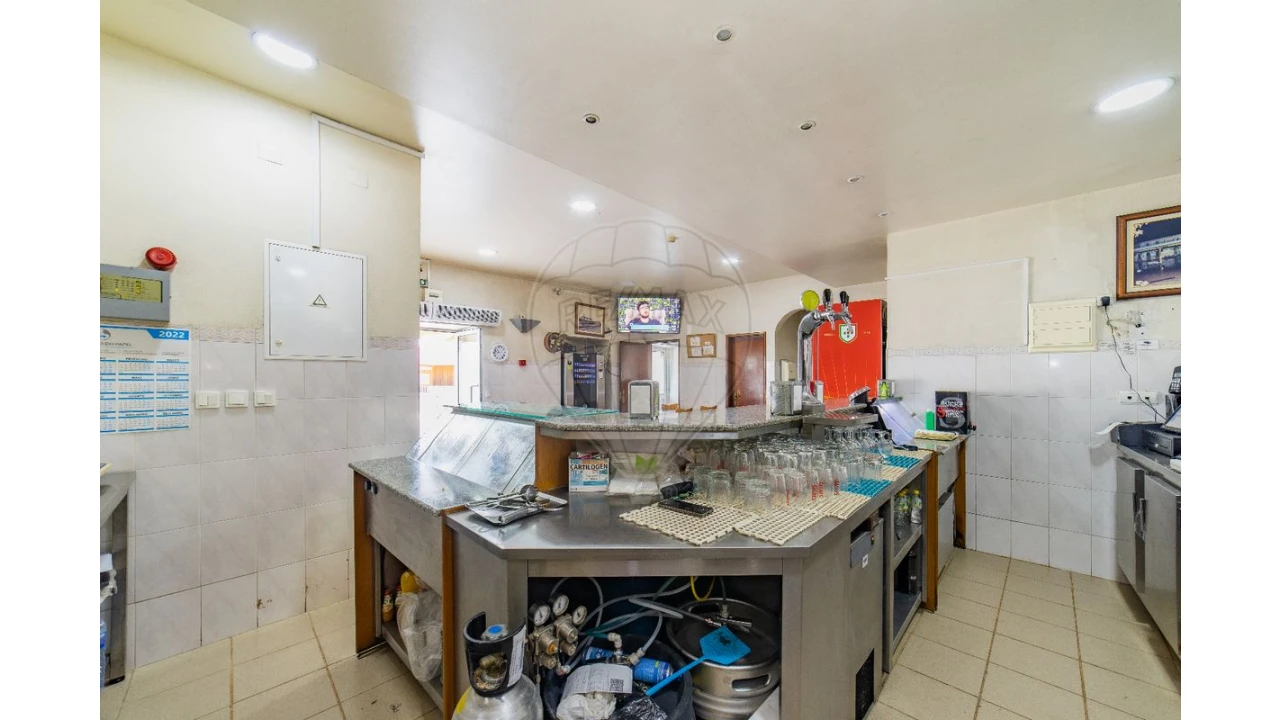 Armazém para Venda em Granja do Ulmeiro Foto 5