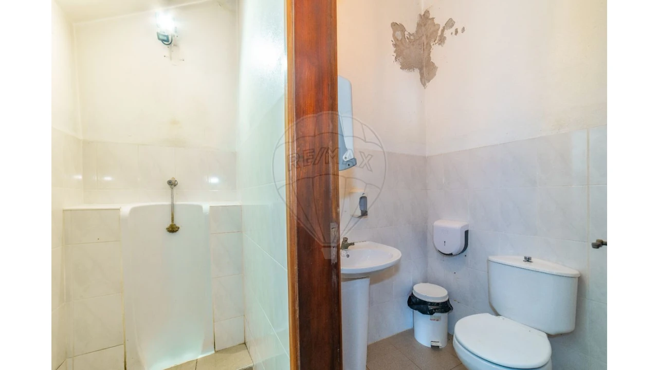 Armazém para Venda em Granja do Ulmeiro Foto 12