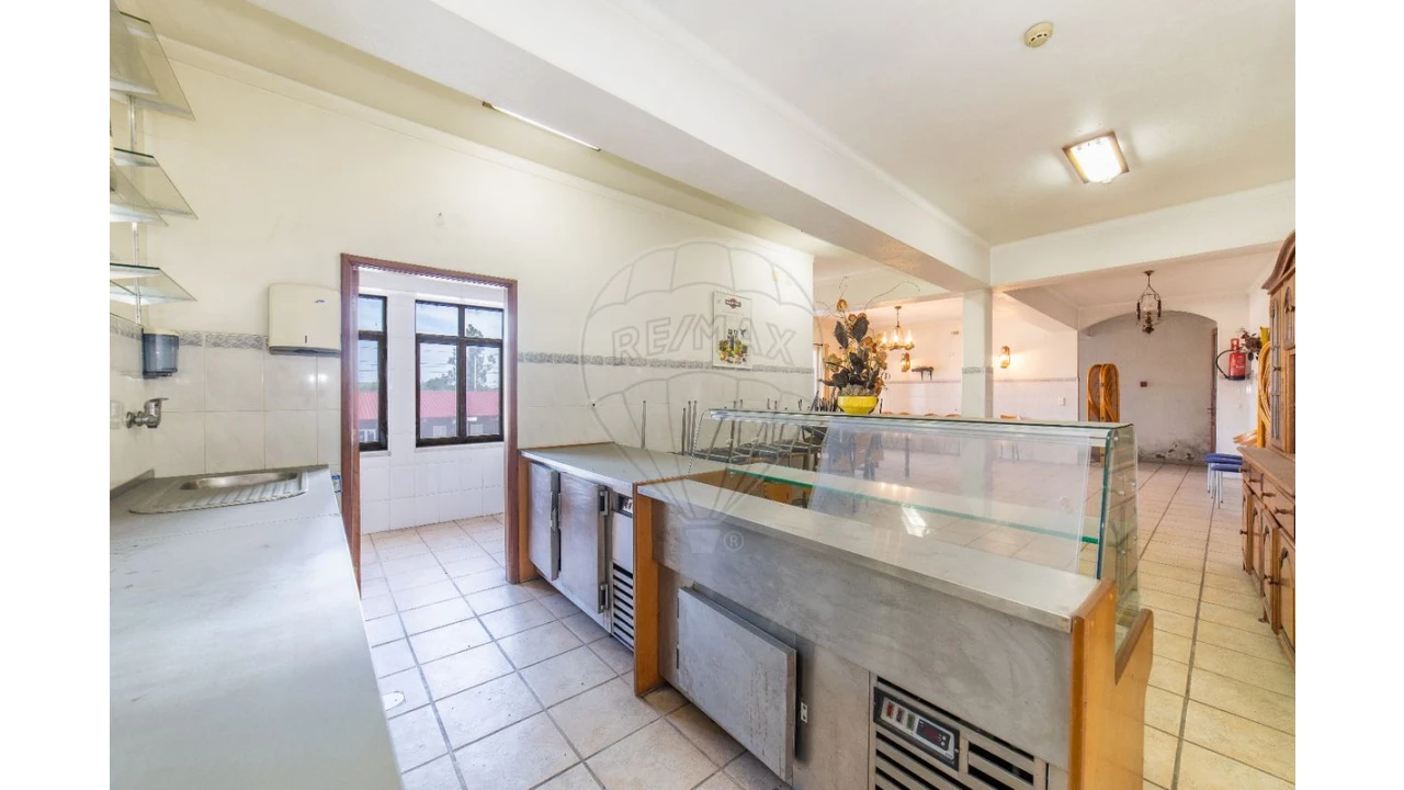 Armazém para Venda em Granja do Ulmeiro Foto 17