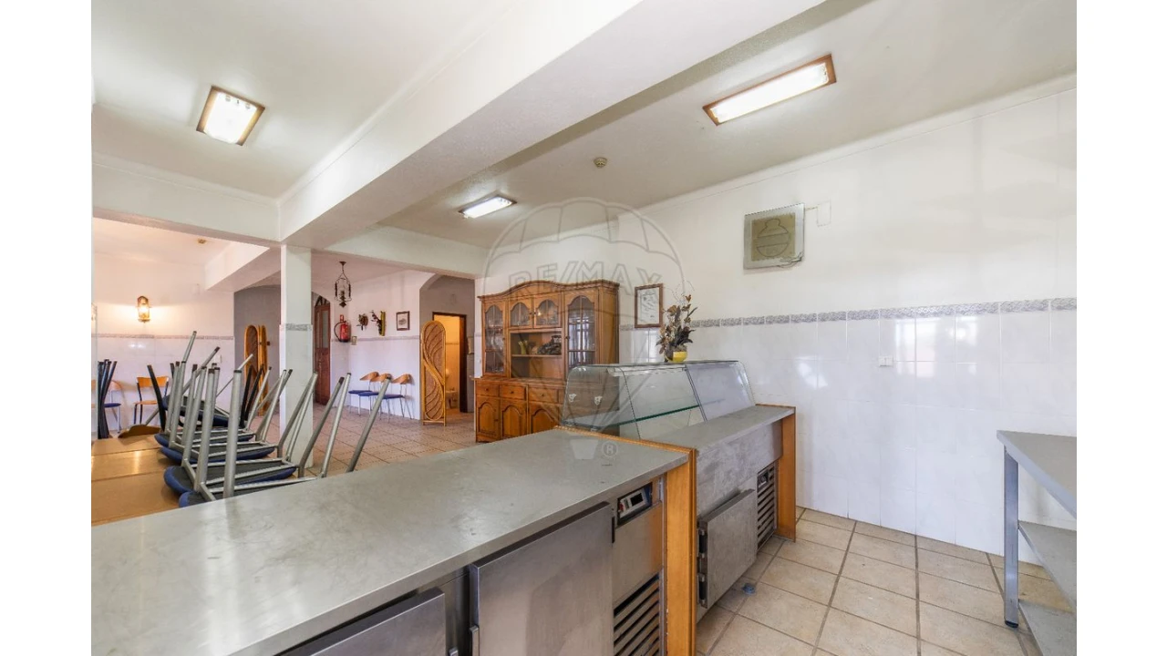 Armazém para Venda em Granja do Ulmeiro Foto 19