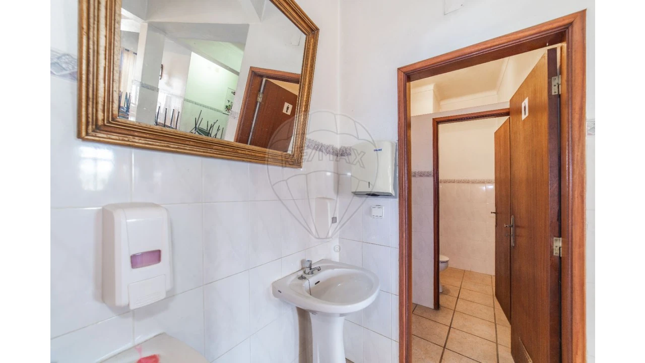 Armazém para Venda em Granja do Ulmeiro Foto 22