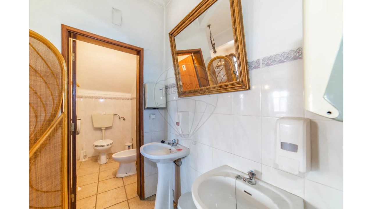 Armazém para Venda em Granja do Ulmeiro Foto 21