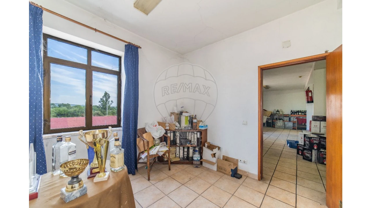 Armazém para Venda em Granja do Ulmeiro Foto 25