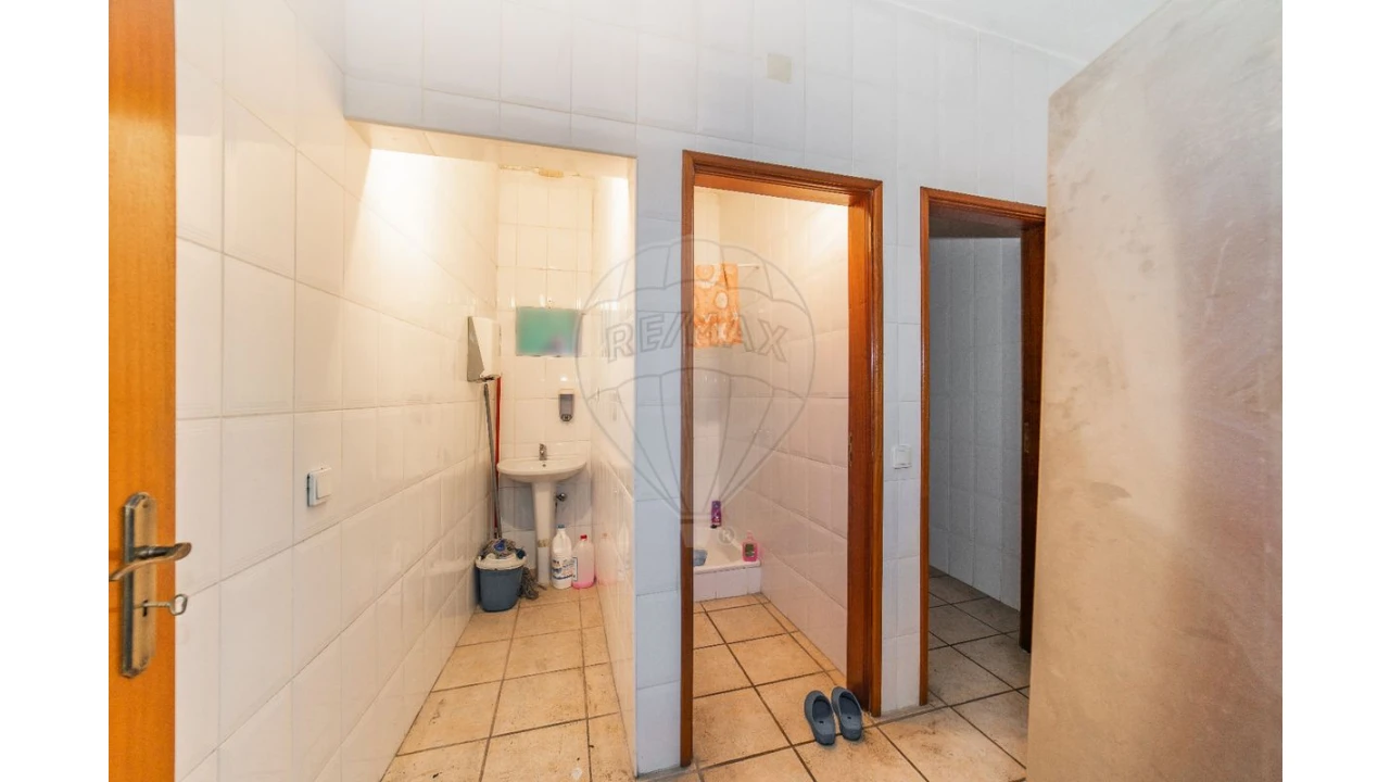 Armazém para Venda em Granja do Ulmeiro Foto 27