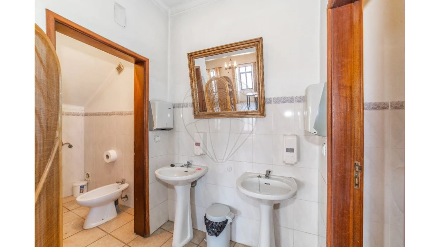 Armazém para Venda em Granja do Ulmeiro Foto 20