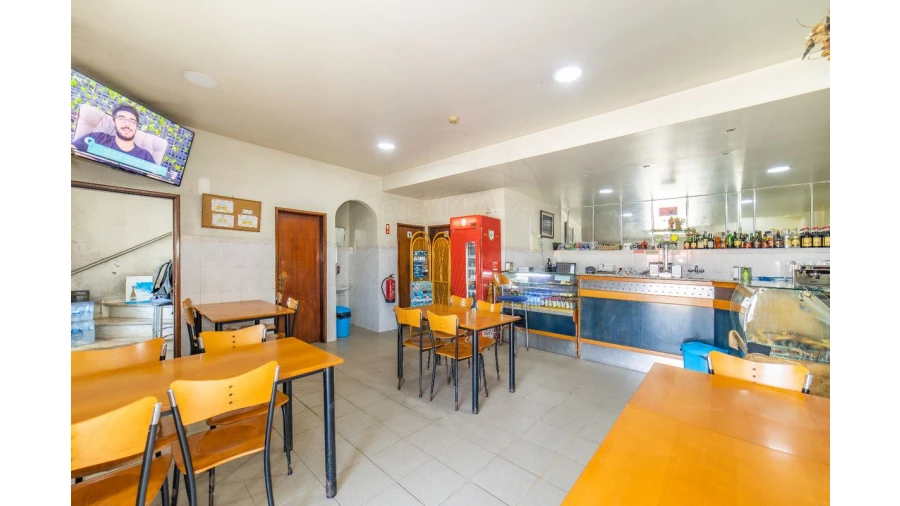 Armazém para Venda em Granja do Ulmeiro Foto 3