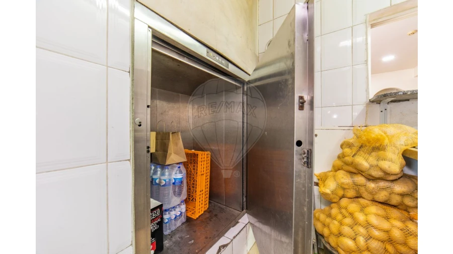 Armazém para Venda em Granja do Ulmeiro Foto 10