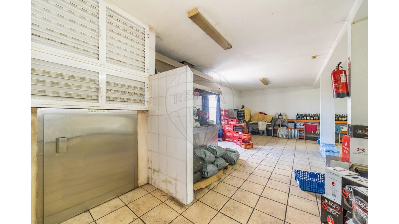 Armazém para Venda em Granja do Ulmeiro Foto 24