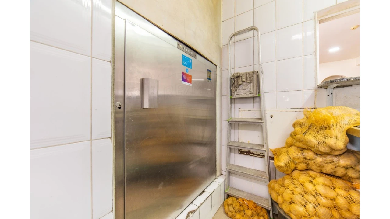 Armazém para Venda em Granja do Ulmeiro Foto 11