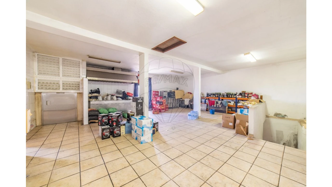 Armazém para Venda em Granja do Ulmeiro Foto 23
