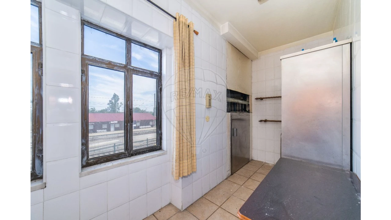 Armazém para Venda em Granja do Ulmeiro Foto 18