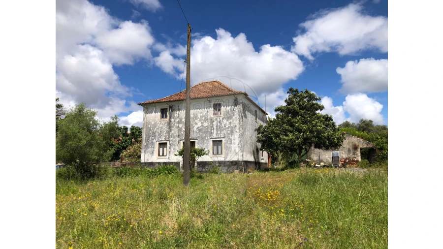 Moradia T4 para Venda em Granja do Ulmeiro Foto 1