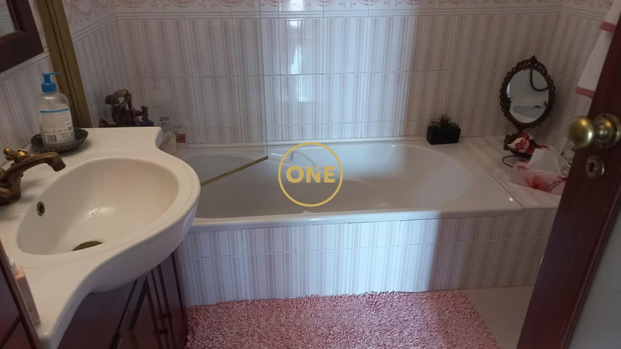 Moradia T5 para Venda em Bairro Foto 6