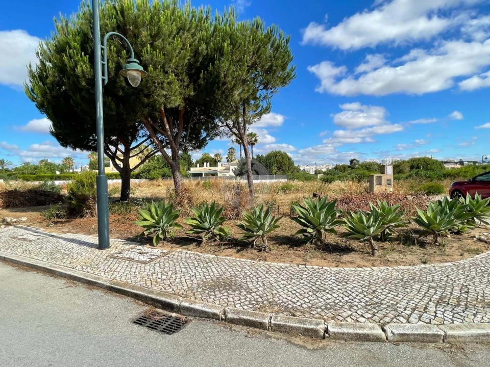 Terreno para Venda em Lagos (São Sebastião e Santa Maria) Foto 1