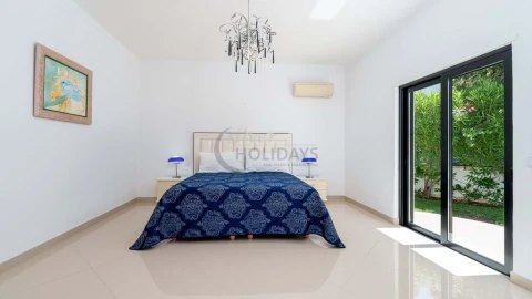Moradia T4 para Venda em Quarteira