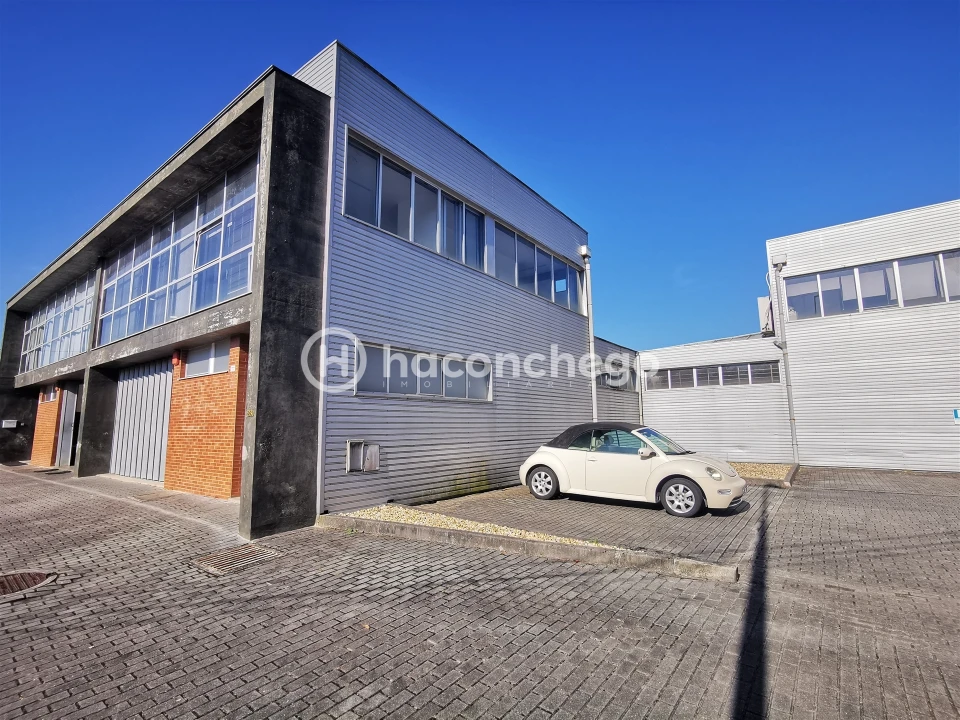 Armazém para Arrendamento em Manhente Foto 3