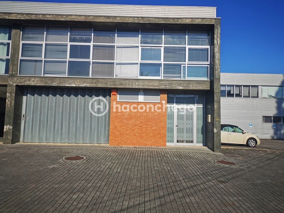 Armazém para Arrendamento em Manhente Foto 2