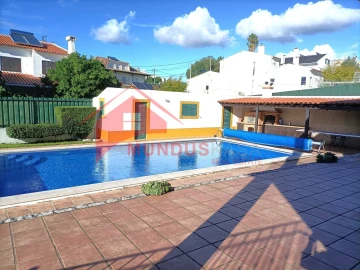 Moradia T4 para Venda em Sesimbra (Castelo)