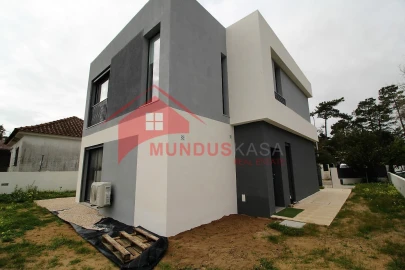Moradia T2 para Venda em Sesimbra (Castelo)