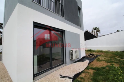 Moradia T2 para Venda em Sesimbra (Castelo)