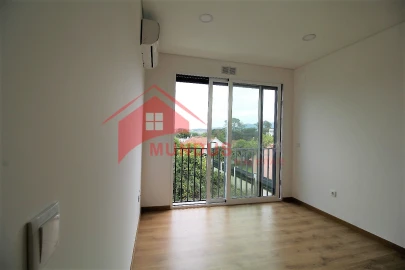 Moradia T2 para Venda em Sesimbra (Castelo)