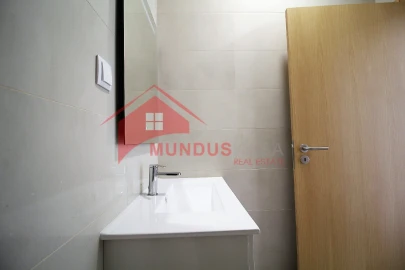 Moradia T2 para Venda em Sesimbra (Castelo)
