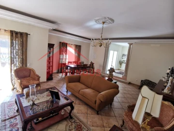 Moradia T5 para Venda em Azeitão (São Lourenço e São Simão)