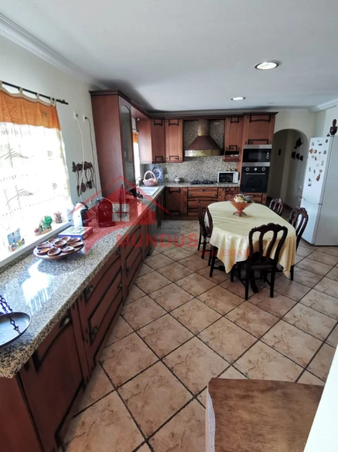 Moradia T5 para Venda em Azeitão (São Lourenço e São Simão)