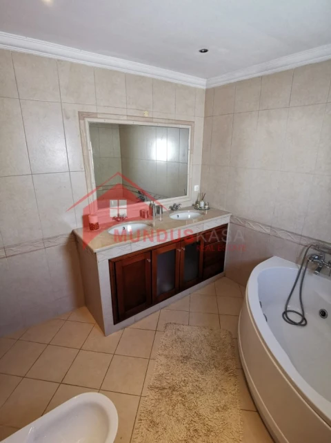 Moradia T5 para Venda em Azeitão (São Lourenço e São Simão)