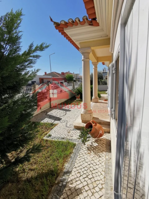 Moradia T5 para Venda em Azeitão (São Lourenço e São Simão)