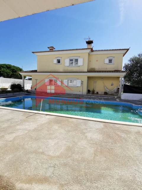 Moradia T5 para Venda em Azeitão (São Lourenço e São Simão)
