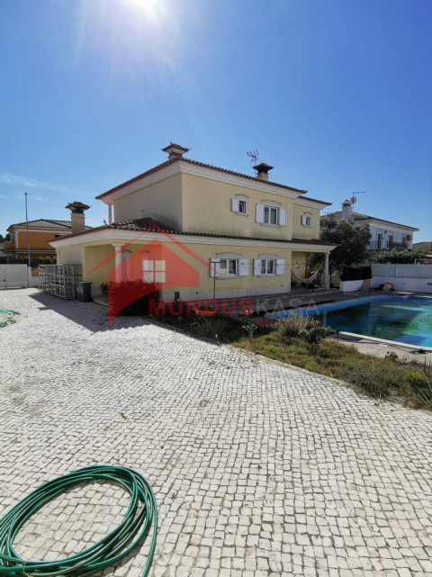 Moradia T5 para Venda em Azeitão (São Lourenço e São Simão)