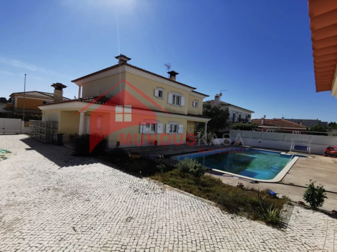 Moradia T5 para Venda em Azeitão (São Lourenço e São Simão) Foto 8